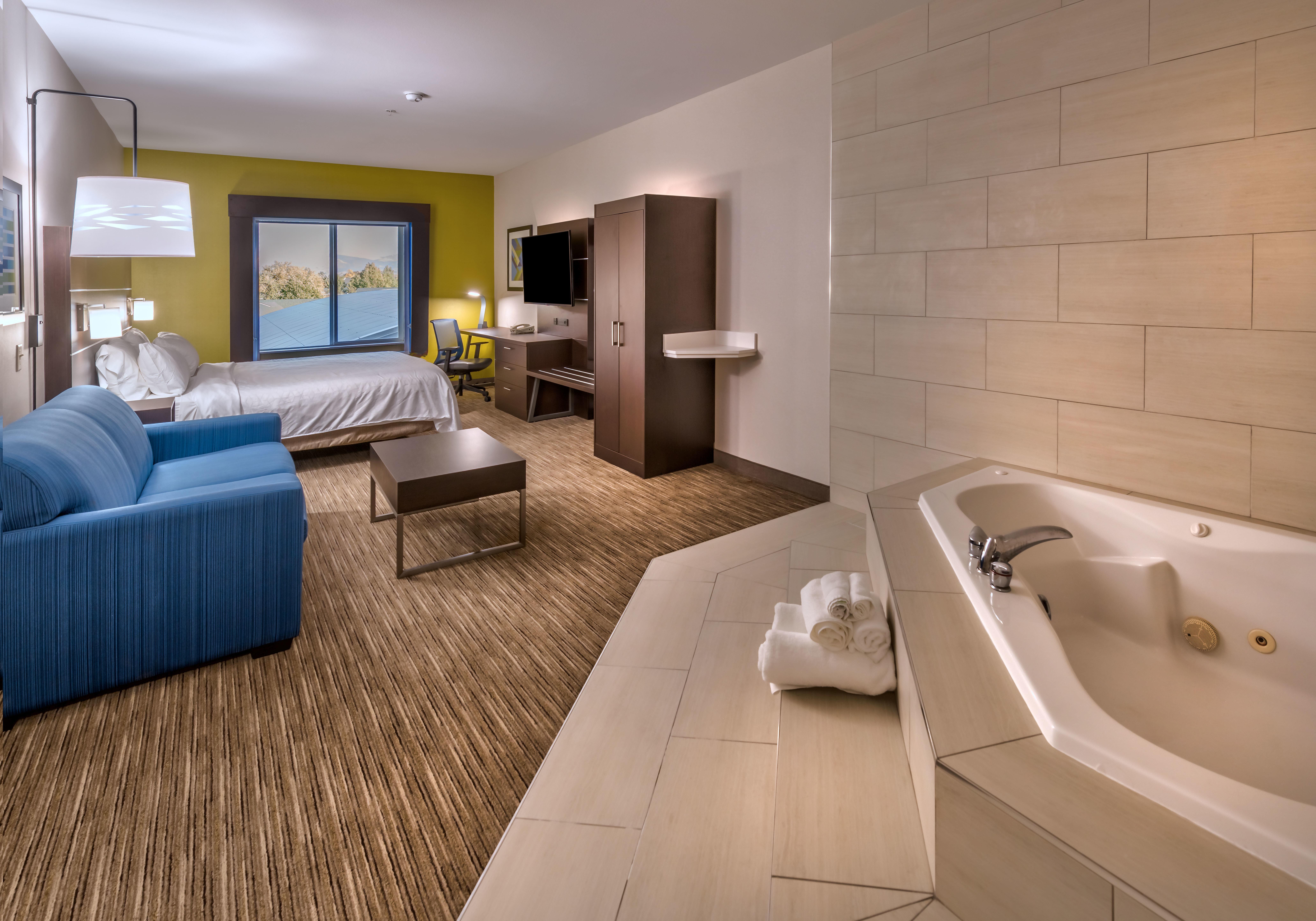 Holiday Inn Express Hotel & Suites Minden By Ihg Exterior photo