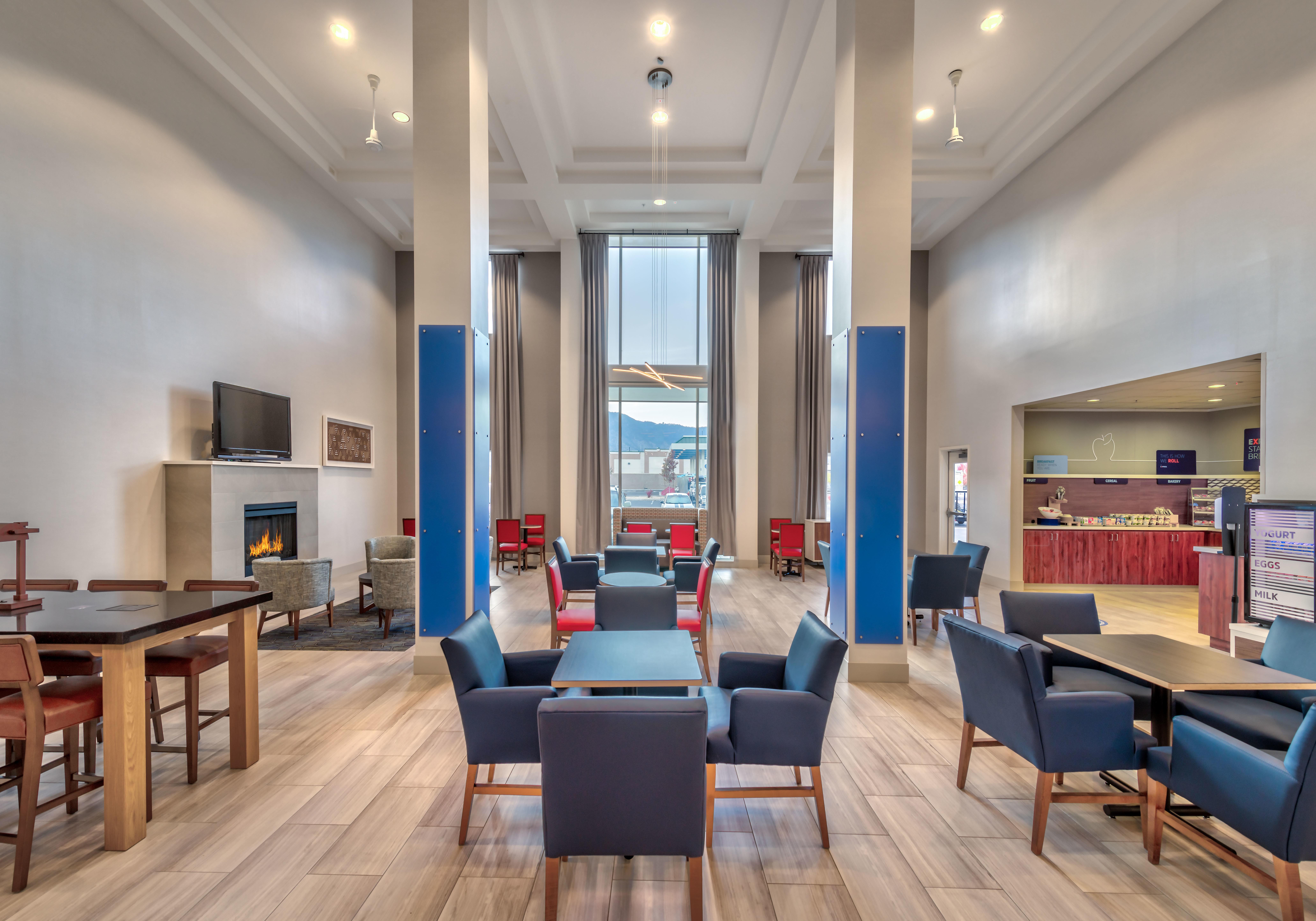 Holiday Inn Express Hotel & Suites Minden By Ihg Exterior photo
